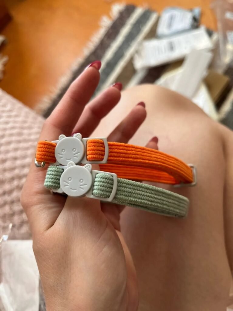 Photo client du collier pour chat à fleur